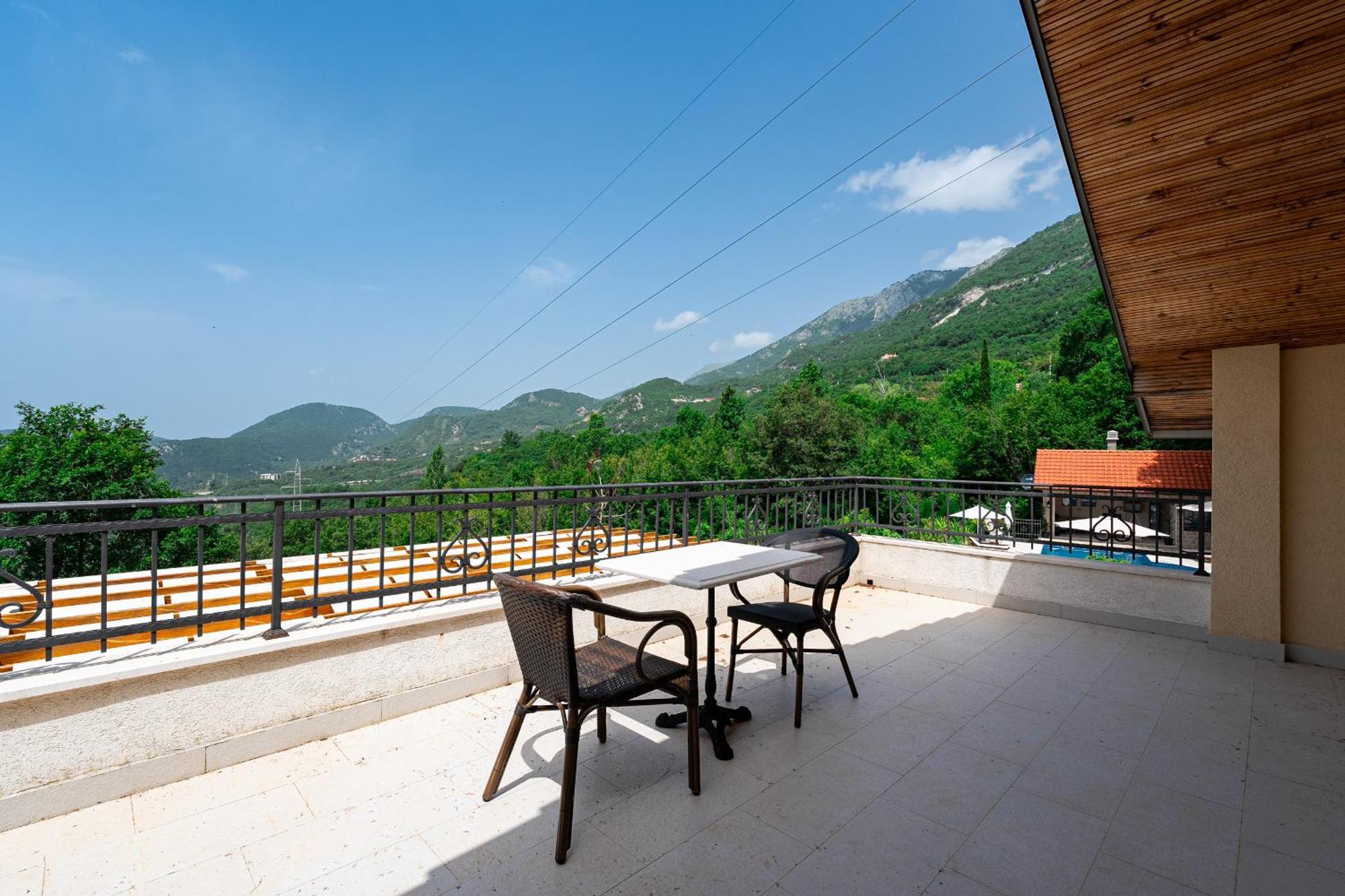 Sunset & Sunrise Villas In Stanisici-Two Villas With Common Pool Budva Exterior foto