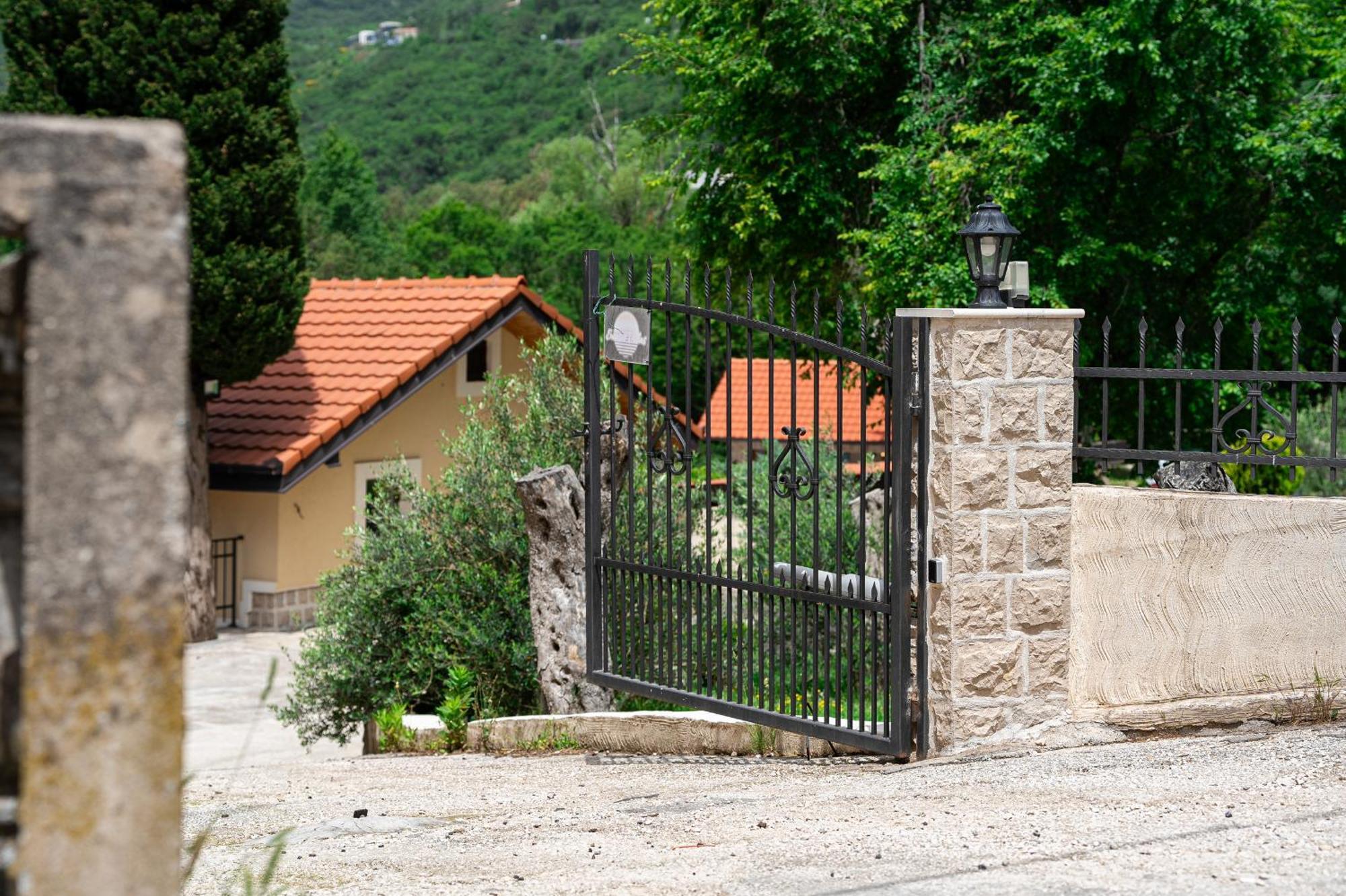Sunset & Sunrise Villas In Stanisici-Two Villas With Common Pool Budva Exterior foto